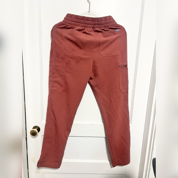 FIGS Catarina One-Pocket Scrub Top and High Waisted Scrub Pants SET in Mauve - Picture 6 of 6